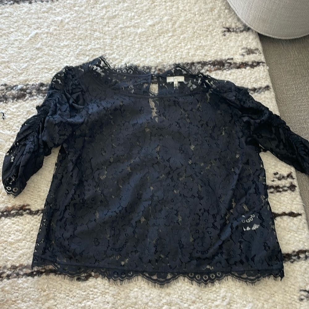 Beautiful lace Joie 3/4 sleeve blouse with gathered 3/4 sleeve.  Size M